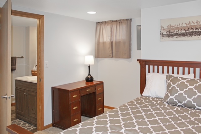 915 Broadway North - 1